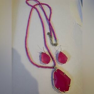 KENDRA SCOTT Pink Stone Necklace & Earring Set Looks great with Lilly Pulitzer